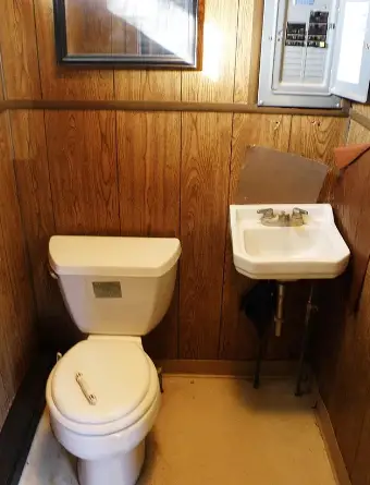 ¿Panel eléctrico en un baño?